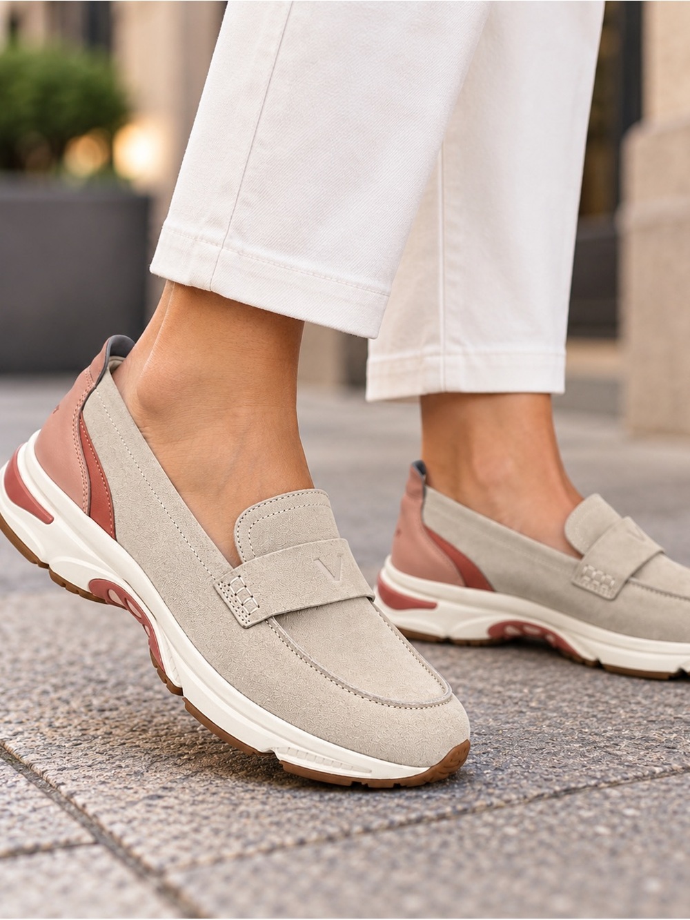 VIONIC Women's Light Beige Cream Mauve Suede Slip-On WALK LOAFER Sneakers 10